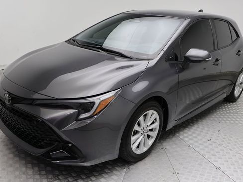 Used 2025 Toyota Corolla SE image 2