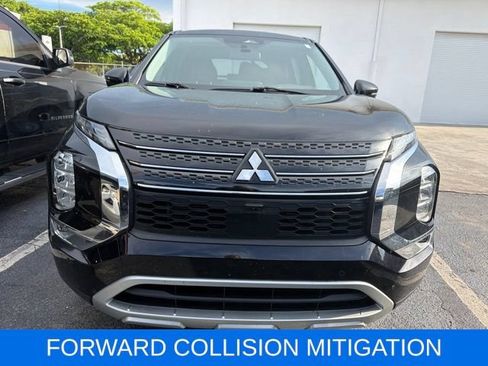 Used 2023 Mitsubishi Outlander SE FWD image 2