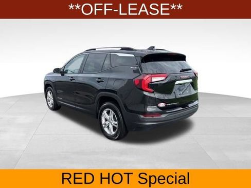 Used 2024 GMC Terrain SLE w/ Driver Convenience Package FWD image 5