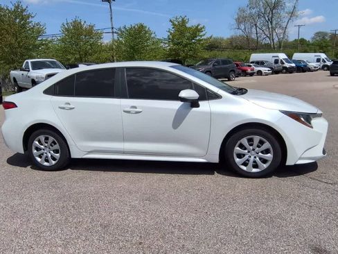 Used 2020 Toyota Corolla LE FWD image 9