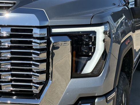 New 2026 GMC Sierra 2500 Denali w/ Denali Reserve Package AWD/4WD image 8