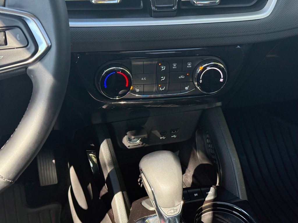 Used 2024 Chevrolet TrailBlazer LT w/ LT Cold Weather Package AWD/4WD image 19