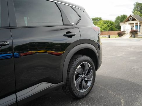 Used 2025 Nissan Rogue SV FWD image 21