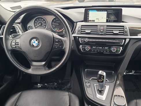 Used 2018 BMW 320i xDrive Sedan image 16