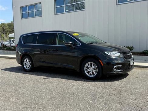 Certified 2023 Chrysler Pacifica Touring-L FWD image 20