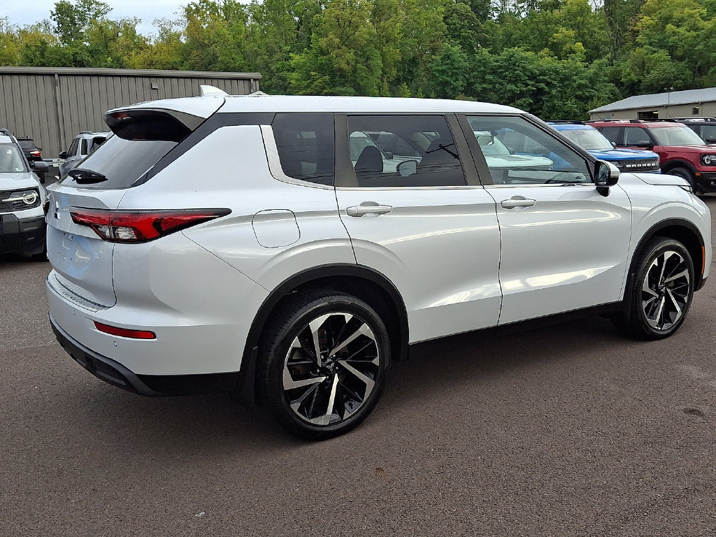 Used 2022 Mitsubishi Outlander ES AWD/4WD image 11