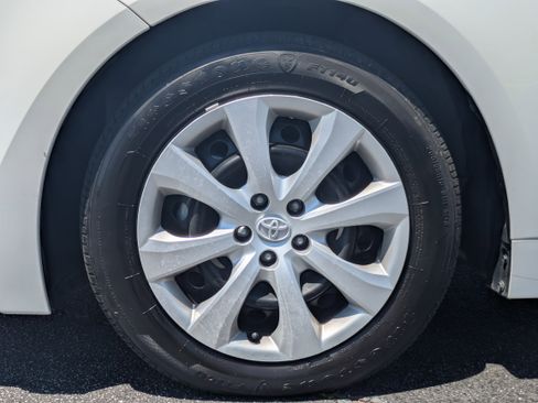 Used 2025 Toyota Corolla LE FWD image 28