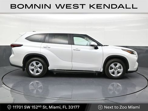 Used 2025 Toyota Highlander LE image 6