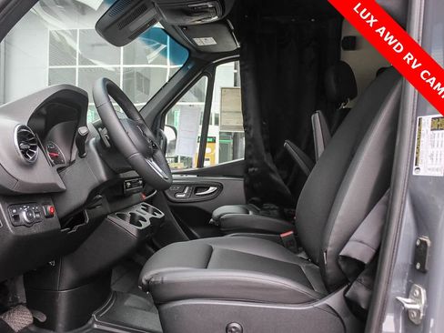 Used 2023 Mercedes-Benz Sprinter 2500 image 30