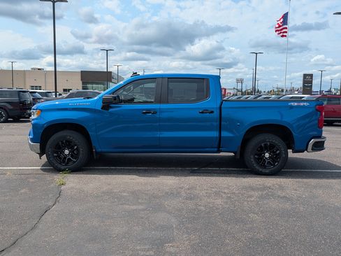 Used 2022 Chevrolet Silverado 1500 LT w/ Protection Package AWD/4WD image 2