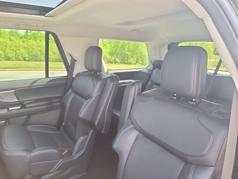 Used 2025 Ford Expedition Platinum AWD/4WD image 38