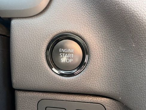 Certified 2025 Toyota Tundra Limited AWD/4WD image 30