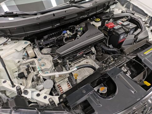 Used 2018 Nissan Rogue SV w/ Premium Package image 30