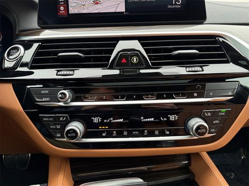 Used 2020 BMW 540i xDrive w/ M Sport Package image 27