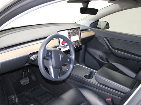 Used 2021 Tesla Model Y Long Range image 22