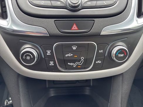 Used 2020 Chevrolet Equinox LS w/ LPO, Cargo Package AWD/4WD image 17