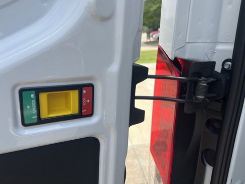 New 2023 Ford E-Transit Medium Roof image 9