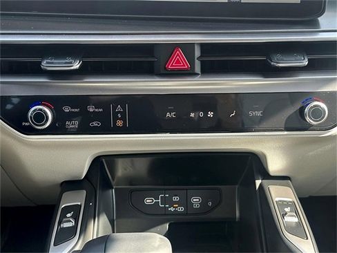 New 2025 Kia Sorento S w/ Panoramic Sunroof Package image 13