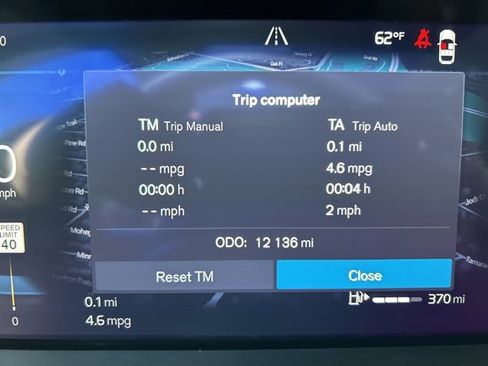 Certified 2025 Volvo XC40 B5 Core image 21