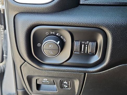 Used 2025 RAM 1500 Laramie w/ Sport Appearance Package AWD/4WD image 19