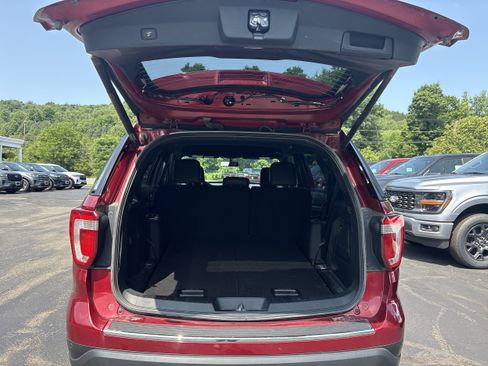 Used 2018 Ford Explorer XLT w/ Equipment Group 202A AWD/4WD image 5