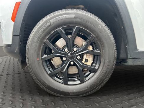 Used 2024 Jeep Grand Cherokee L Laredo image 25
