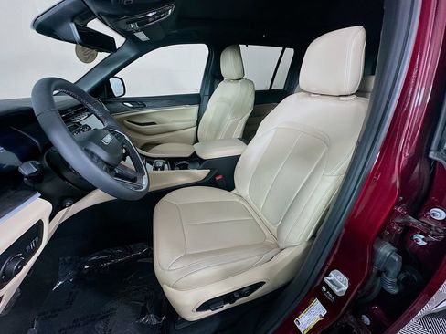 Certified 2025 Jeep Grand Cherokee Limited w/ Luxury Tech Group II AWD/4WD image 33