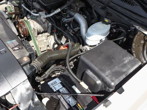 Used 2006 Chevrolet Silverado 2500 LT w/ Heavy-Duty Power Package image 17