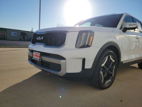 Used 2023 Kia Telluride EX w/ EX Captain's Chair Package image 36