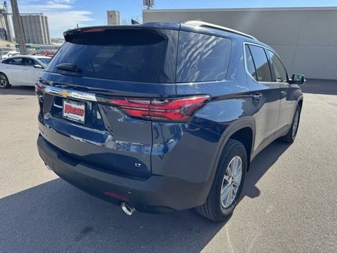 Used 2023 Chevrolet Traverse LT image 3