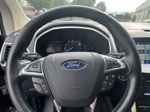 Used 2018 Ford Edge Titanium w/ Technology Package FWD image 12
