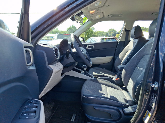 Used 2024 Hyundai Venue Limited FWD image 14