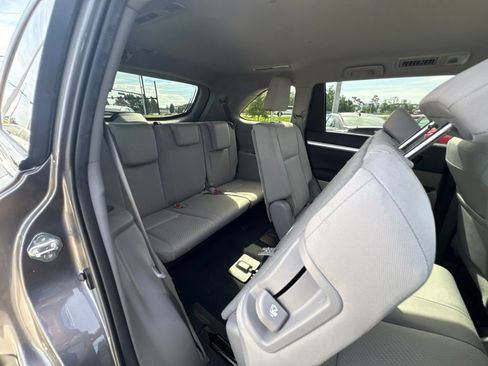 Used 2019 Toyota Highlander LE FWD image 23