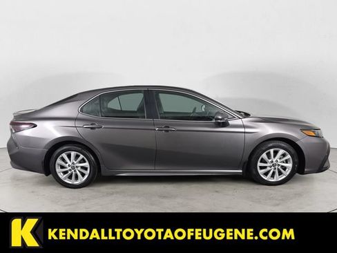 Used 2024 Toyota Camry SE FWD image 6