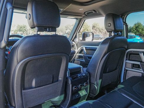 Used 2024 Land Rover Defender 130 X-Dynamic SE image 27