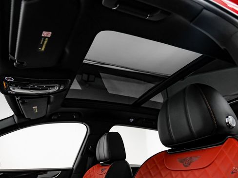 Used 2019 Bentley Bentayga image 38