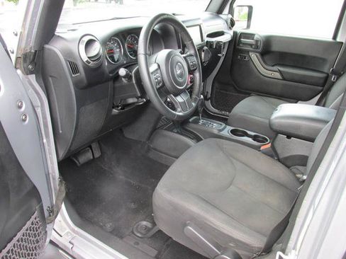 Used 2017 Jeep Wrangler Unlimited Sport w/ Quick Order Package 24S AWD/4WD image 9