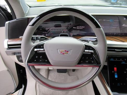 Certified 2026 Cadillac Escalade Platinum Sport w/ LPO, ONYX Package AWD/4WD image 18