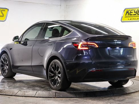 Used 2024 Tesla Model Y Long Range AWD/4WD image 2