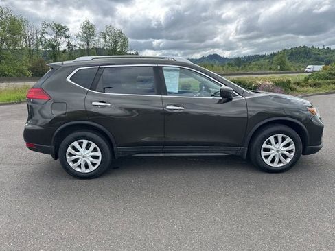 Used 2017 Nissan Rogue S w/ S Appearance Package AWD/4WD image 9