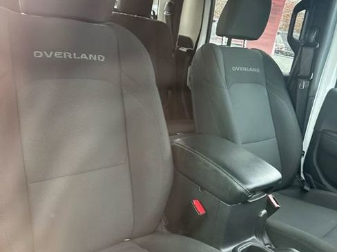Used 2023 Jeep Gladiator Overland image 9