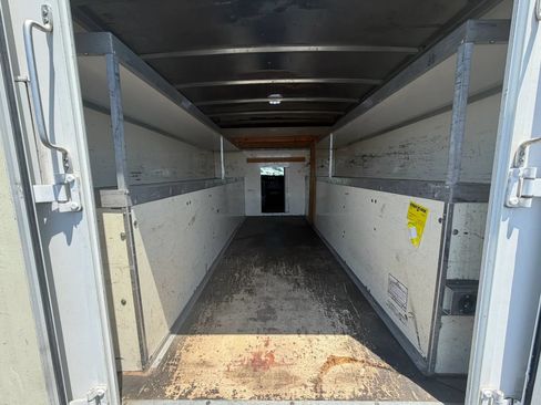 Used 2018 Chevrolet Express 3500 w/ Chrome Appearance Package RWD image 13