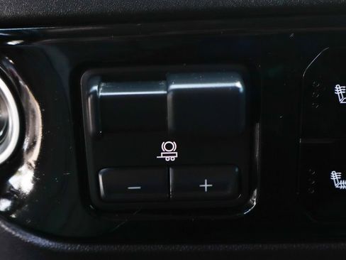 Used 2025 Chevrolet Silverado 1500 LT RWD image 31