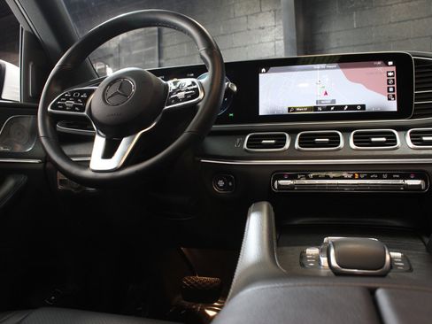 Used 2023 Mercedes-Benz GLS 450 4MATIC image 54