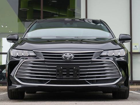 Used 2019 Toyota Avalon XLE image 3