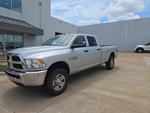 Used 2018 RAM 2500 Tradesman w/ Chrome Appearance Group AWD/4WD image 3
