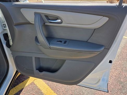 Used 2015 Chevrolet Traverse LT image 32
