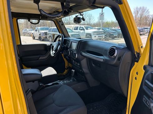 Used 2015 Jeep Wrangler Unlimited Sport w/ Quick Order Package 24S AWD/4WD image 13