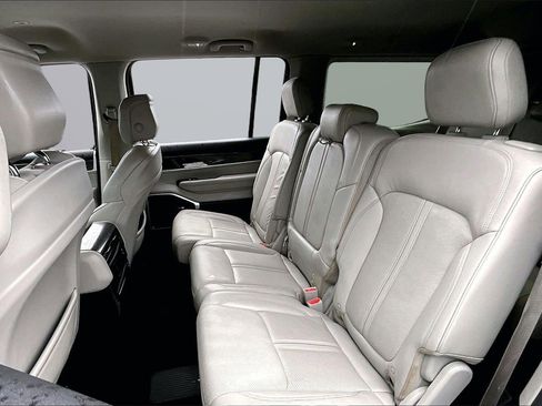 Used 2022 Jeep Wagoneer Series III image 22