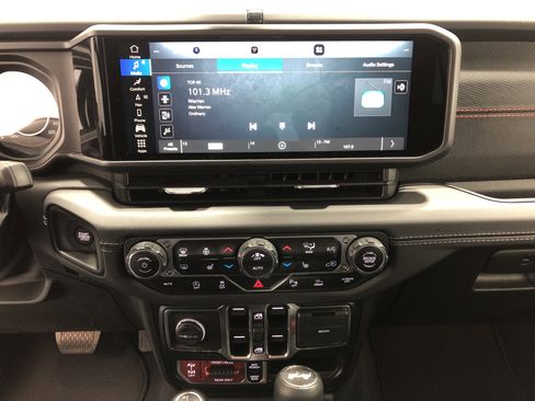 Certified 2024 Jeep Wrangler Unlimited Rubicon image 22